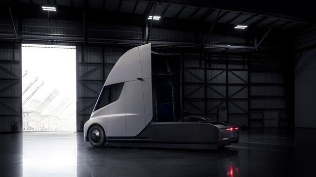 Xe tải điện của Tesla ra mắt rồi: Không gương chiếu hậu, chạy được tới 800km trong 1 lần sạc, gầm thấp như xe con - Ảnh 2.