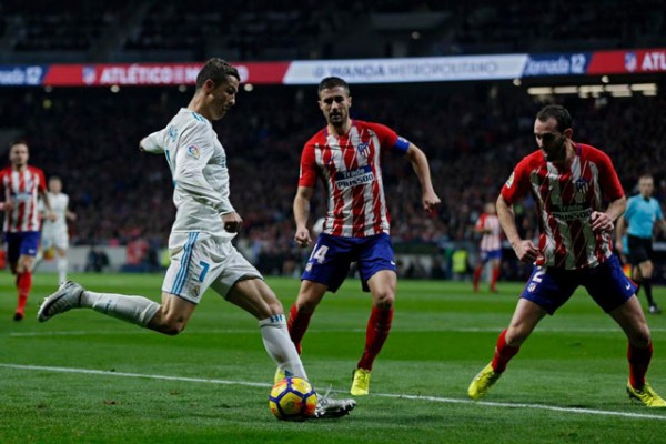 Nhân viên an ninh bị đấm mù mắt ở trận derby Madrid - Ảnh 2.