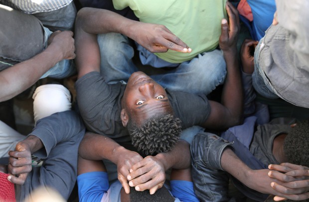 Nữ phóng viên CNN kể về trải nghiệm chợ nô lệ như phim kinh dị ở Libya - Ảnh 1.