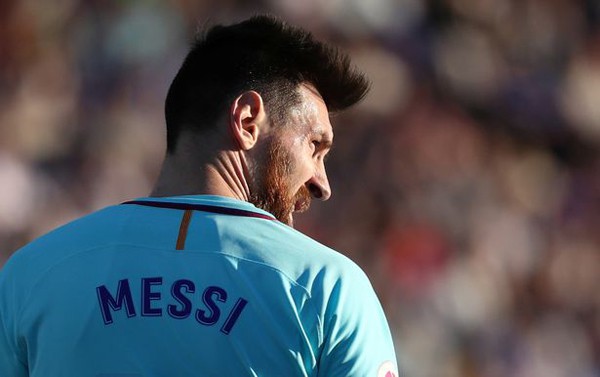 Messi từ chối mọi cuộc gọi từ BLĐ Barca, các cule như ngồi... trên lửa - Ảnh 1.