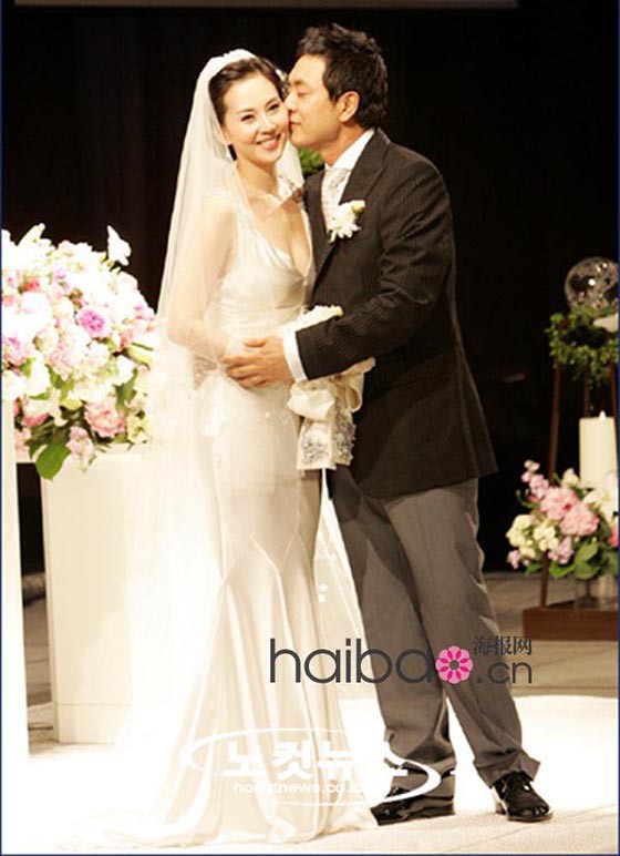  Chuyện tình 12 năm của nữ hoàng quảng cáo Kim Nam Joo và quý ông từng qua một đời vợ Kim Seung Woo - Ảnh 1.