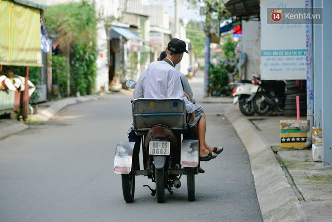 Chuyện đời của “cô đào” chuyển giới lớn tuổi nhất Việt Nam: Nửa đời hương phấn và sự đùm bọc của người bạn già tri kỷ - Ảnh 2.