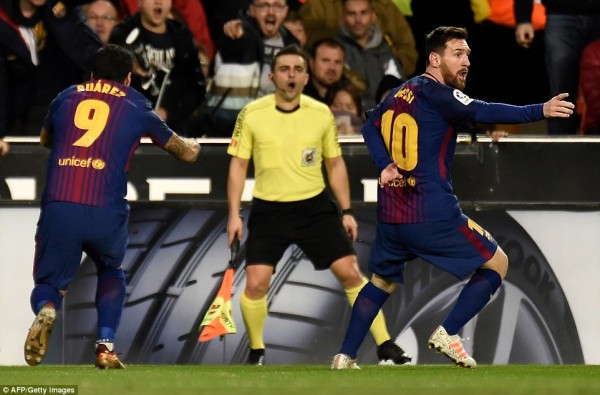 Messi điên tiết vì bị mất trắng bàn thắng hợp lệ, fan chê La Liga lạc hậu - Ảnh 1.