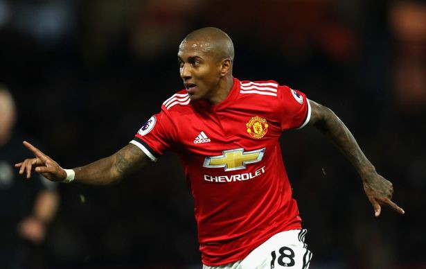 Ashley Young rực sáng: Chuyển nhượng này, đừng nhắc ForeverYoung nữa - Ảnh 1.