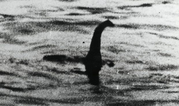Những hình ảnh, bí ẩn và giả thuyết mới nhất về quái vật hồ Loch Ness - Ảnh 1.