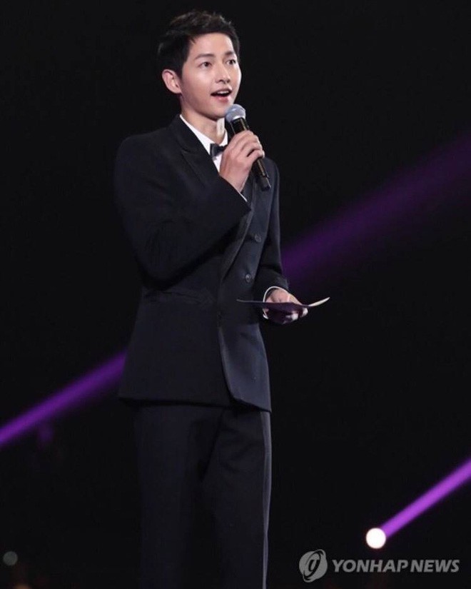 Song Joong Ki: “Điều quan trọng nhất bây giờ là tận hưởng cuộc sống tân hôn” - Ảnh 1.