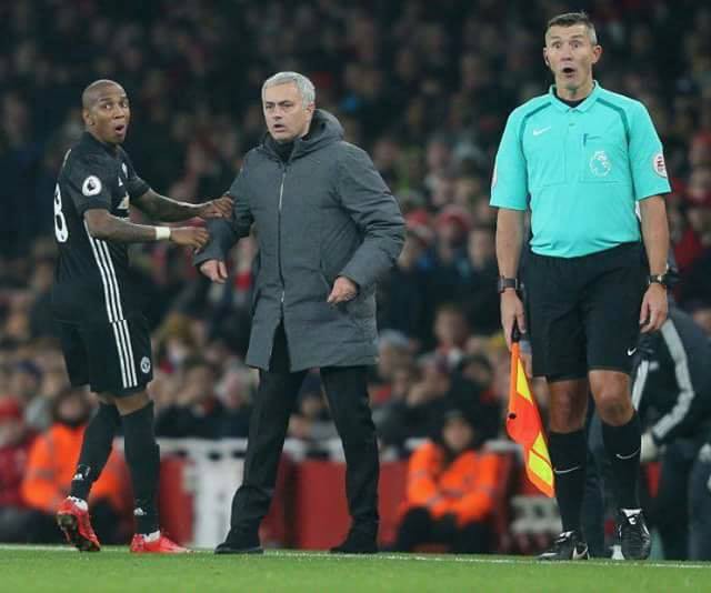 Pogba bị đuổi, lỡ derby Manchester: Khi cả trợ lý trọng tài cũng sốc! - Ảnh 2.