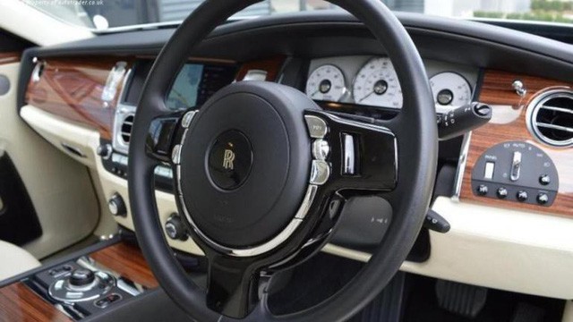 Bạn có thể sở hữu siêu xe Rolls-Royce mạ vàng với giá rẻ bất ngờ nếu thanh toán bằng bitcoin - Ảnh 1.