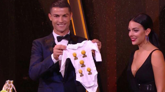 Con gái Ronaldo và Georgina được tặng món quà nhỏ siêu dễ thương - Ảnh 2.