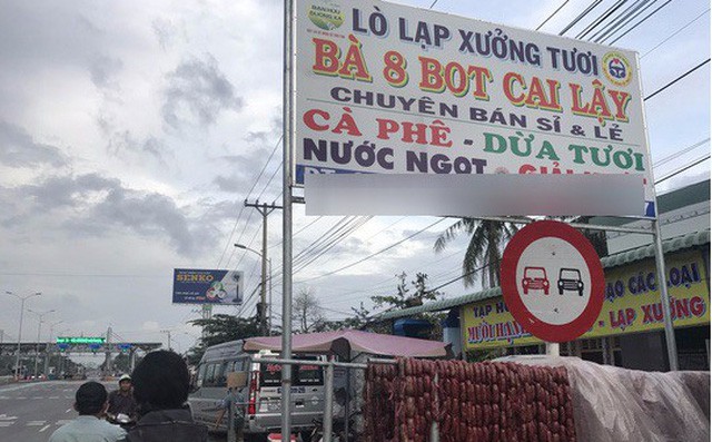 Công an hỏi chủ quán Bà Tám BOT Cai Lậy về việc người lạ mặt tặng 10 triệu đồng - Ảnh 1.