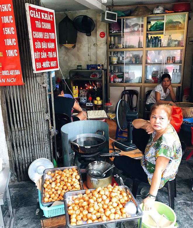  Mách bạn 4 hàng bánh rán chỉ từ 1k mà chủ hàng lúc nào cũng niềm nở, thân thiện ở Hà Nội - Ảnh 1.