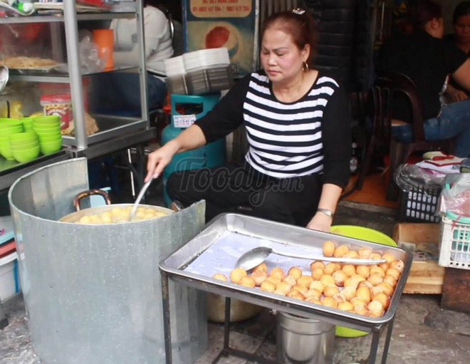  Mách bạn 4 hàng bánh rán chỉ từ 1k mà chủ hàng lúc nào cũng niềm nở, thân thiện ở Hà Nội - Ảnh 2.