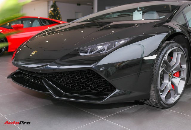 Lamborghini Huracan màu đen đầu tiên Việt Nam đã có chủ nhân - Ảnh 1.