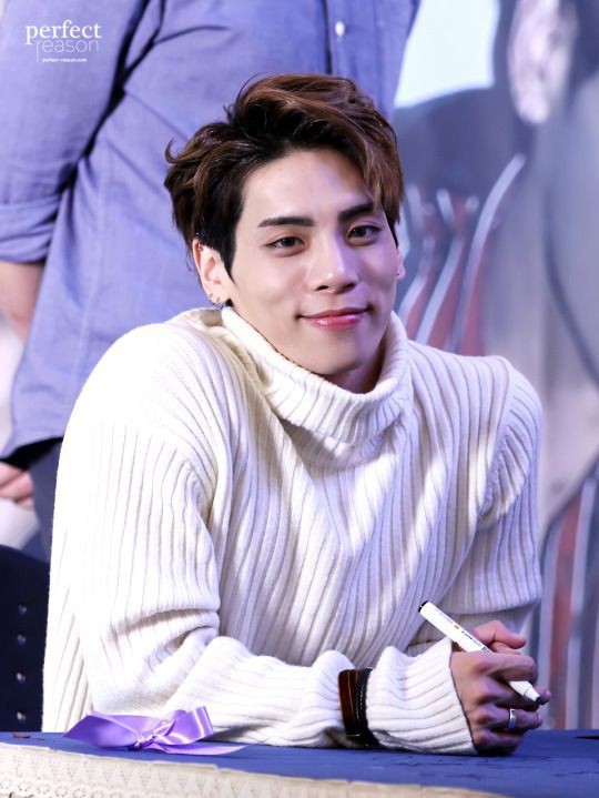 Showbiz châu Á bàng hoàng trước thông tin Jonghyun (SHINee) tự tử - Ảnh 2.