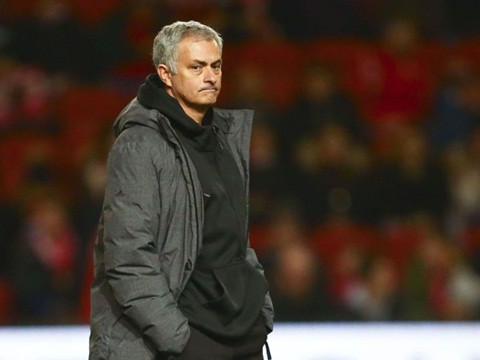 M.U thua sốc đội hạng dưới ở giây cuối, Mourinho nói gì? - Ảnh 1.