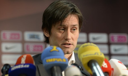 Cựu sao Arsenal Rosicky giải nghệ - Ảnh 1.