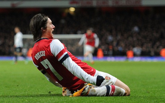 Cựu sao Arsenal Rosicky giải nghệ - Ảnh 2.