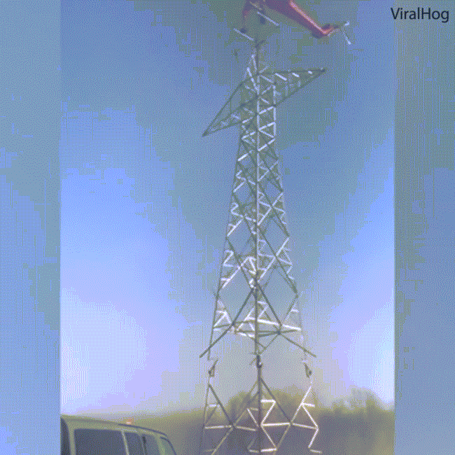Đỉnh cao của nghệ thuật xếp hình: Anh phi công trực thăng lắp ghép tháp điện khổng lồ nhẹ nhàng như đẩy xe hàng - Ảnh 3.