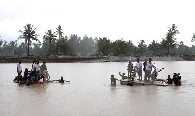 [Photo] Bão Tembin tàn phá, gây ngập lụt khắp nơi tại Philippines - Ảnh 2.