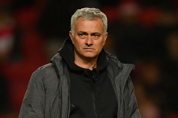 Tại sao M.U vẫn chưa ký hợp đồng mới với Mourinho? - Ảnh 1.