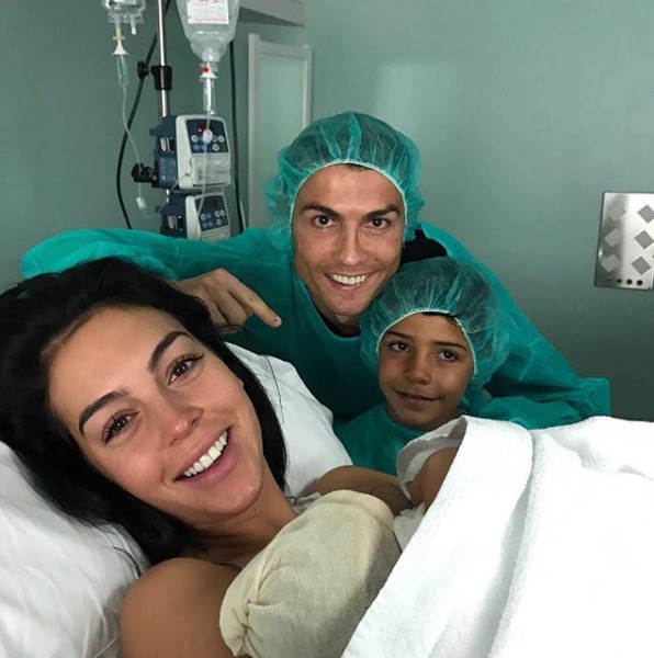 10 bức ảnh nhận bão LIKE trên Instagram của Ronaldo
