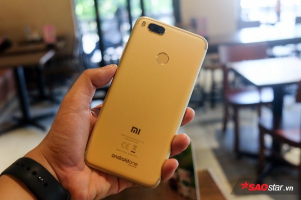 Trải nghiệm smartphone Xiaomi Mi A1: Ngoại hình đẹp, cấu hình khá và camera tốt - Ảnh 2.