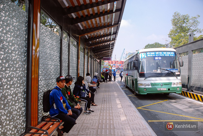 Cận cảnh trạm xe buýt 8,5 tỷ đồng, “sang chảnh” nhất trung tâm Sài Gòn và có nhà vệ sinh thông minh - Ảnh 2.