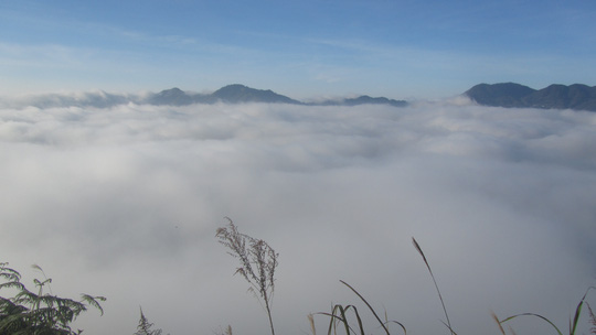 Săn mây trên đỉnh Tà Xùa: Thấy thiên đường vào giờ G - Ảnh 11.