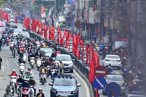 Ngày đầu đi làm sau Tết: Nơi ùn tắc, nơi thông thoáng - Ảnh 11.