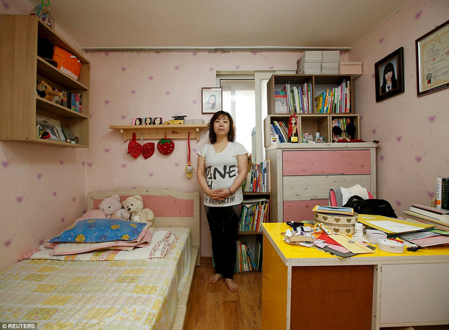 3 năm sau thảm kịch chìm phà Sewol, cha mẹ các em học sinh xem con mình chỉ đi xa dài ngày - Ảnh 11.