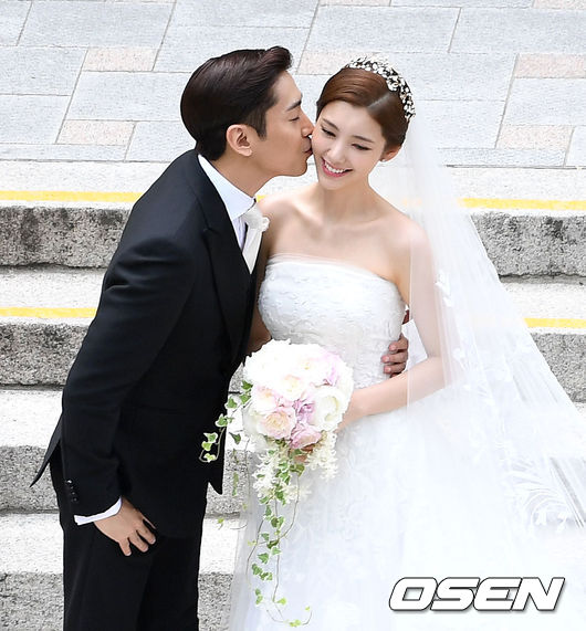 Đám cưới Eric Mun và Na Hye Mi trở thành tâm điểm vì đẹp như phim, hội tụ dàn phù rể khủng - Ảnh 11.