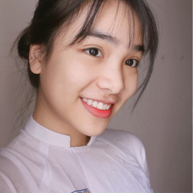 Con gái Việt vẫn xinh đẹp và dịu dàng nhất khi mặc áo dài trắng! - Ảnh 12.