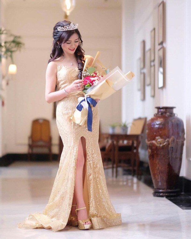  Trẻ xinh như gái đôi mươi, ai mà ngờ người phụ nữ này đã 50 tuổi, ngồi cạnh con mà cứ ngỡ bạn trai - Ảnh 11.