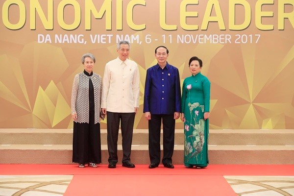 Áo tơ tằm Tổng thống Trump và lãnh đạo APEC mặc dự tiệc có gì đặc biệt - Ảnh 11.