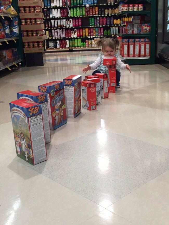 Chùm ảnh chứng minh: Đưa con đi siêu thị là công việc chỉ dành cho những cha mẹ… dũng cảm - Ảnh 12.