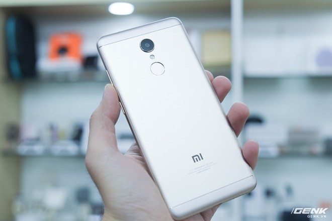 Trên tay Xiaomi Redmi 5 và Redmi 5 Plus: Bộ đôi smartphone màn hình 18:9, viền siêu mỏng rẻ nhất hiện nay - Ảnh 11.