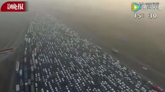 Ô nhiễm tới mức ngày biến thành đêm ở Trung Quốc - Ảnh 12.