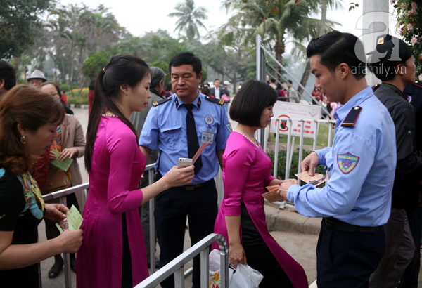  Lễ hội hoa hồng ở Hà Nội: Mới 1 ngày đã hết vé, người dân vạ vật mua vé chợ đen 250.000₫ - Ảnh 12.