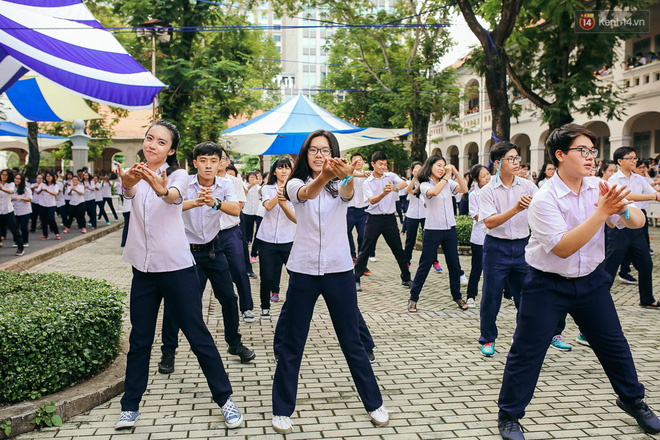 Teen chuyên Lê Hồng Phong (TP.HCM) và màn nhảy flashmob tập thể đầy cảm xúc trong lễ bế giảng - Ảnh 12.