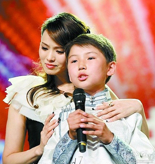 Gặp lại cậu bé Mông Cổ sau 6 năm làm lay động hàng triệu khán giả với bài hát “Gặp mẹ trong mơ” - Ảnh 4.