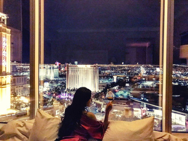 Mẹ bỉm sữa sang chảnh tiết lộ c&aacute;ch &ldquo;sống hưởng&rdquo; trong h&ocirc;n nh&acirc;n: Sắm đồ hiệu, ăn h&agrave;ng, l&agrave;m đẹp - Ảnh 12.