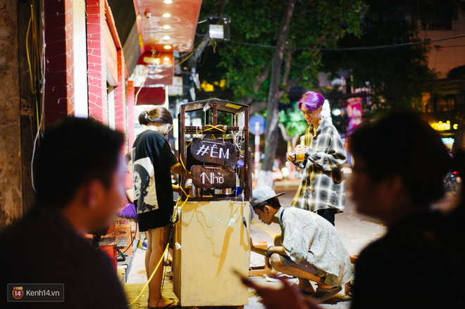 Giữa Hà Nội, có một quán cafe đang gây sốt vì tấm biển hiệu Ở đây không có wifi, hãy nói chuyện với nhau như năm 1992! - Ảnh 12.