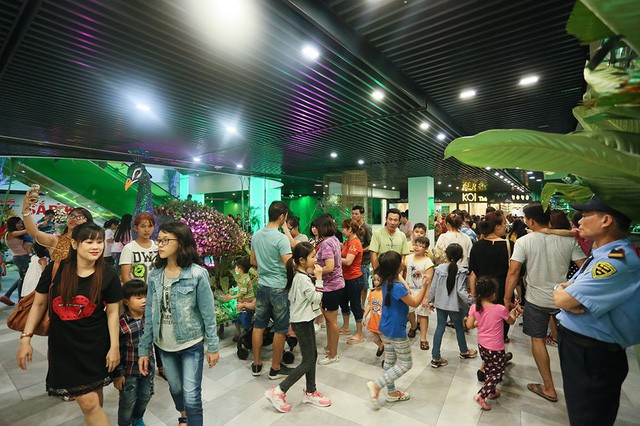 Thuận Kiều Plaza chính thức đổi tên thành The Garden Mall, hàng nghìn người Sài Gòn chen nhau vào khám phá trong ngày khai trương - Ảnh 12.