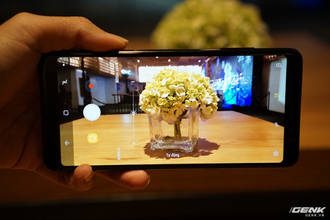 Bộ đôi Samsung Galaxy A8 (2018) và Galaxy A8+ (2018) chính thức ra mắt tại thị trường Việt Nam: Màn hình vô cực giống dòng S cao cấp, trang bị camera selfie kép, giá từ 10.990.000 đồng - Ảnh 12.