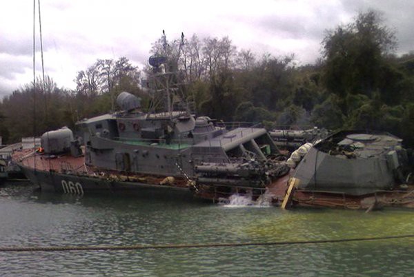 Sức mạnh, niềm tự hào của hạm đội Hải quân Nga thập niên 1990 bị “xé tan” thành từng mảnh - Ảnh 8.
