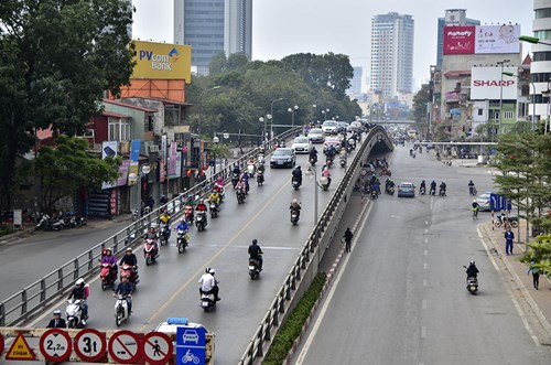 Ngày đầu đi làm sau Tết: Nơi ùn tắc, nơi thông thoáng - Ảnh 13.