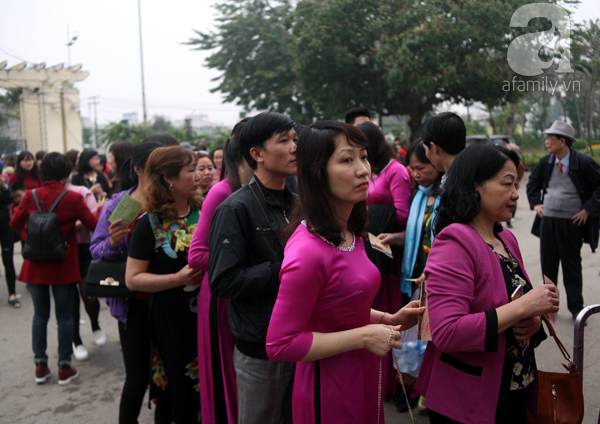  Lễ hội hoa hồng ở Hà Nội: Mới 1 ngày đã hết vé, người dân vạ vật mua vé chợ đen 250.000₫ - Ảnh 13.