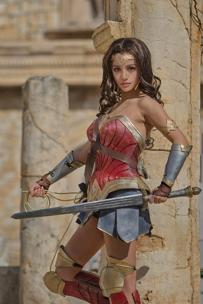 Cô gái Philippines có màn cosplay thành Wonder Woman xuất sắc không thua bản gốc - Ảnh 13.