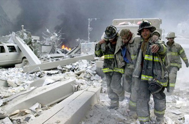 Dù đã 16 năm trôi qua thế nhưng câu chuyện về những nhân vật anh hùng trong vụ khủng bố 11/9 vẫn khiến hàng triệu người bật khóc - Ảnh 13.