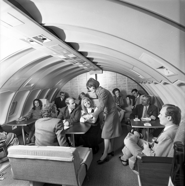 Trải nghiệm thời kỳ hoàng kim của ngành hàng không thập niên 70 qua những thước phim xưa cũ - Ảnh 13.